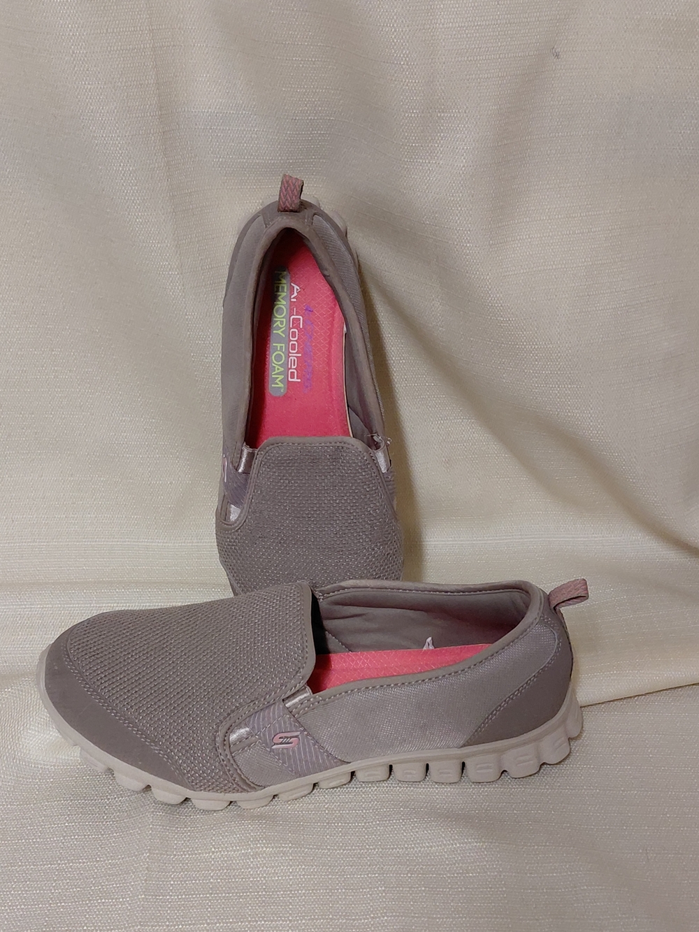 Skechers Taupe Slip-On Casual Loafers with Pink Insole Womens Size 8